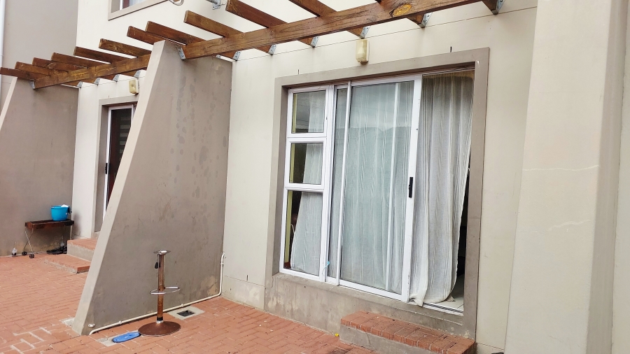2 Bedroom Property for Sale in Stratford Green Western Cape